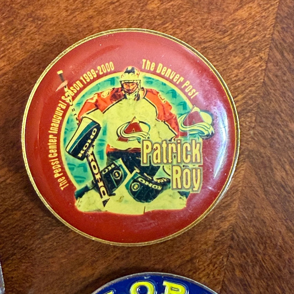 Vtg Patrick Roy‎ Colorado Avalanche Jersey Pin Set 1999 2000 Pepsi Center Flag - Picture 3 of 10